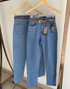 Calça Jeans Mom Laura