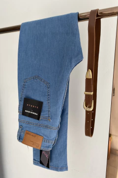 Calça Jeans Mom Laura na internet