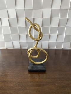 escultura decorativa dourada - comprar online