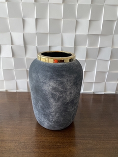 vaso cerâmica com borda dourada na internet