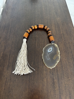 Colar decorativo Pedra Ágata borda ouro na internet