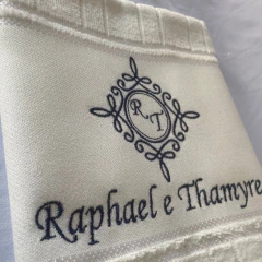 Toalha Personalizada Bordada Brasão Casamento Nomes e Iniciais dos Pais