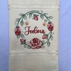 Toalha Lavabo Bordada Personalizada Infantil 30 x 45 cm – Guirlanda Flores e Borboleta - comprar online