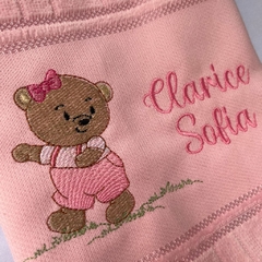Toalha Lavabo Bordada Personalizada Infantil 30 x 45 cm – Ursinha Macacão