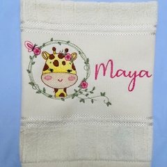 Toalha Lavabo Bordada Personalizada Infantil 30 x 45 cm – Girafa Guirlanda Flores - comprar online