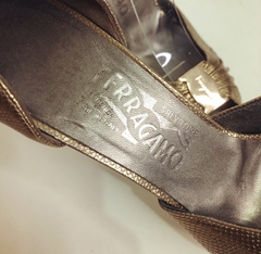 SALVATORE FERRAGAMO - SANDÁLIA DOURADA - 37 na internet