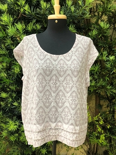 FOREVER 21 - BLUSA ESTAMPADA CAMADAS