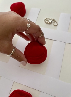 Estuche terciopelo de anillos y aros - equilibrio joyas