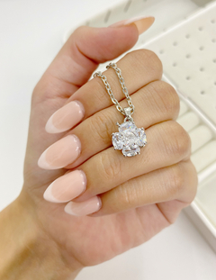 Conjunto dije giratorio flor
