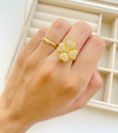 Anillo Trebol Inflado Giratorio