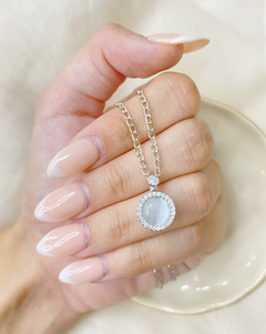Dije giratorio piedra nácar con Strass