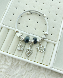 Pulseras con charms en internet