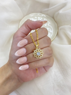 dije giratorio flor con Strass