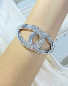 Brazalete plateado con strass en internet