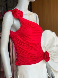 BLUSA UM OMBRO SO PLISSADA FLOWER - comprar online