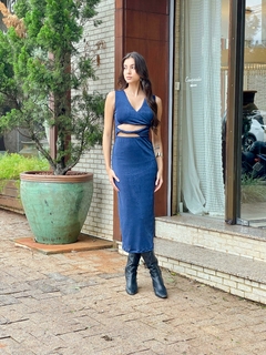 VESTIDO MIDI DETALHE CINTURA na internet