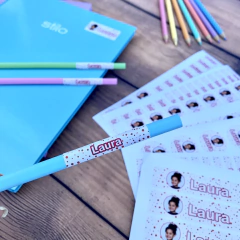 Adesivo Escolar com foto - Bolinha vermelha na internet