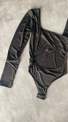 Body cut out broches - comprar online