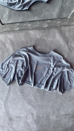 Remera crop alas