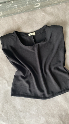 Blusa con hombreras