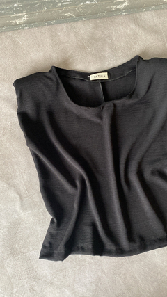 Blusa con hombreras - comprar online
