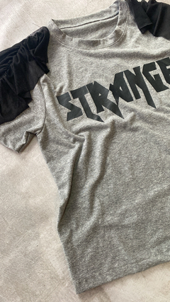 Remera Strange