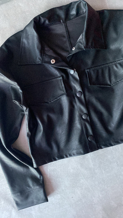 Chaqueta crop botones