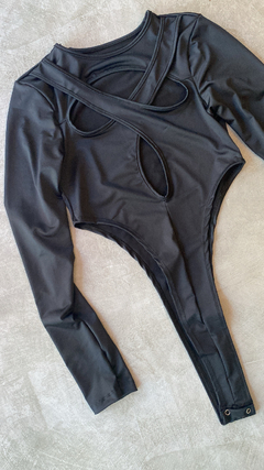 Body cut cavado