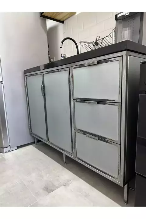 Gabinete Mount Krakatoa