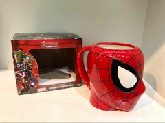 Caneca 3D em porcelana óssea da Marvel