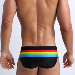 Sunga cintura baixa em poliéster com spandex arco-íris moda pride orgulho