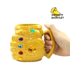 Caneca 3D em porcelana óssea da Marvel