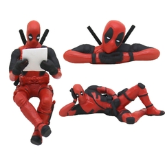 Deadpool em PVC lendo, deitado ou apenas o busto