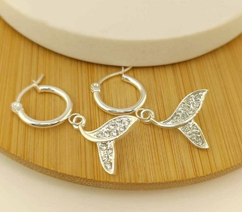 Argollas con dije COLA DE BALLENA