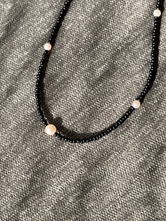 Choker de mostacillas negras y Perlas redondas - comprar online