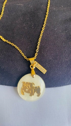 Colar acrílico madrepérola Bulldog - comprar online