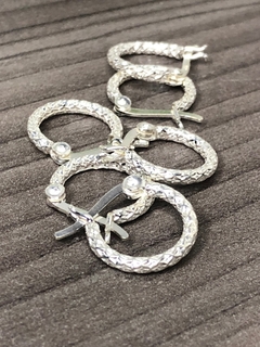 Aros cierre italiano de plata 925 con relieve - comprar online