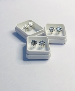 Aros Abridores De Plata Flor Con Relieve - comprar online