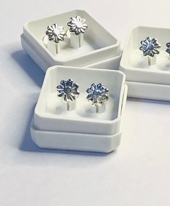 Aros Abridores De Plata Flor Con Relieve