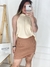 Blusa com gola nude na internet