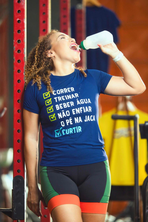 Camiseta Feminina [Correr, Treinar, Beber Água, Não Enfiar o Pé na Jaca, Curtir] - Modelo Baby Look