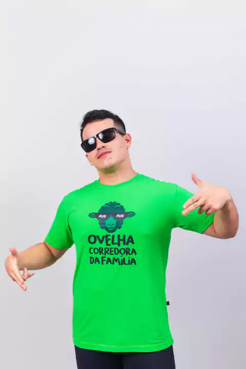 Camiseta Masculina [Ovelha Corredora Da Familia] - Modelo Tradicional