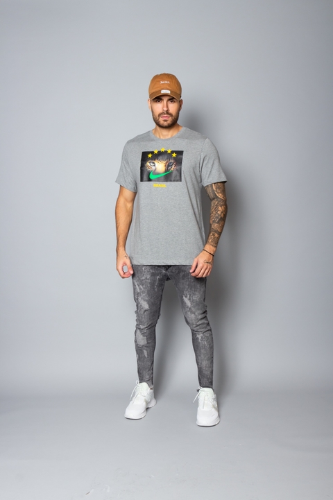 T-SHIRT NIKE BRASIL ESTAMPA ONÇA - CINZA