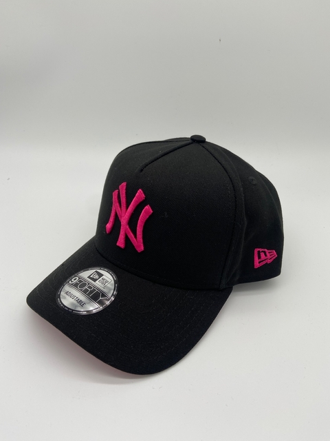 BONÉ NEW ERA 940 AF SN NEYYAN BLK - PRETO C/ ROSA