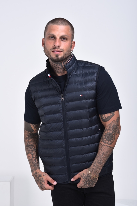 COLETE TOMMY HILFIGER PACKABLE CIRCULAR VEST - AZUL MARINHO