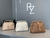 Bolsa Média com Detalhe no Ziper
