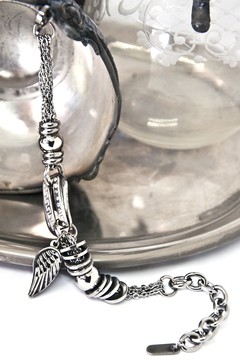 Pulsera con diferentes tamaños de cadenas y dijes (Acero Quirùrgico)