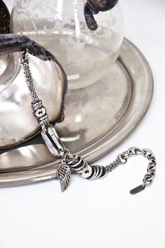 Pulsera con diferentes tamaños de cadenas y dijes (Acero Quirùrgico) en internet