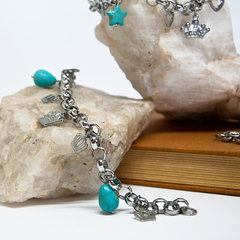 Pulsera con dijes Ovales en piedra "reconstituida" de color turquesa (Acero Quirúrgico)