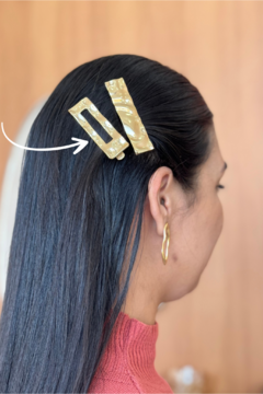 Prendedor Orgânico Dourado Vazado na internet